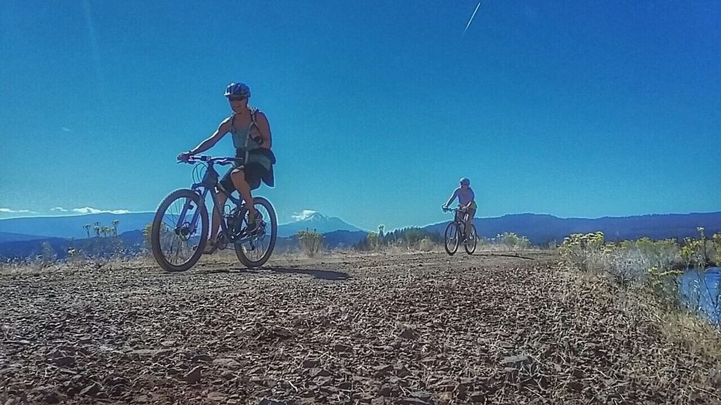 Kate and Julie framing Mount Shasta in the background.