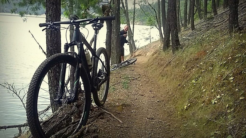 The maiden voyage was a lap around Applegate Lake with my long time friend and the person I credit with getting me started cycling in the first place, Rob. Having ridden with a rigid front fork for months on my old bike, the shock took a little getting used to. My wrists definitely appreciated it! The Alma handled the trail, ticks, and poison oak with style and grace.